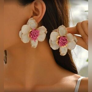 ✨NEW Elegant Floral Earrings with Pink and Gold Accents